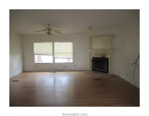 209 Hilton Rd, Bryan, TX 77803 photo 2