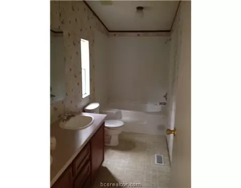 2191 Sycamore Cir, Bryan, TX 77807 photo 4