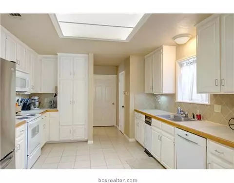 2522 Arbor Dr, Bryan, TX 77802 photo 3