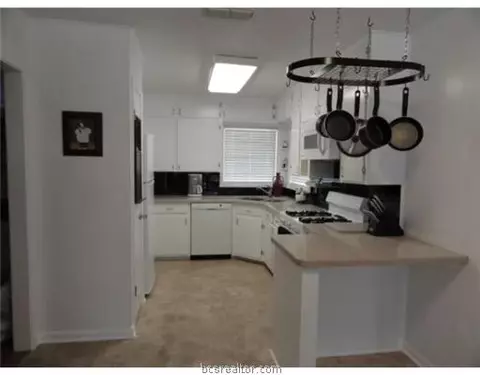 2009 Vinewood, Bryan, TX 77802 photo 2