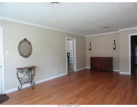 2009 Vinewood, Bryan, TX 77802 photo 3