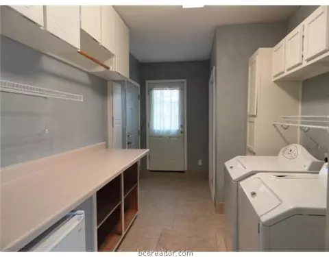 2009 Vinewood, Bryan, TX 77802 photo 9