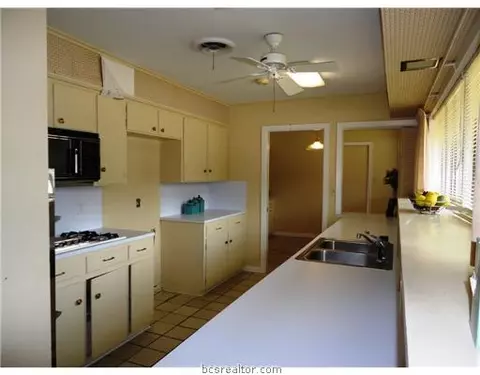 2601 Melba Cir, Bryan, TX 77802 photo 6