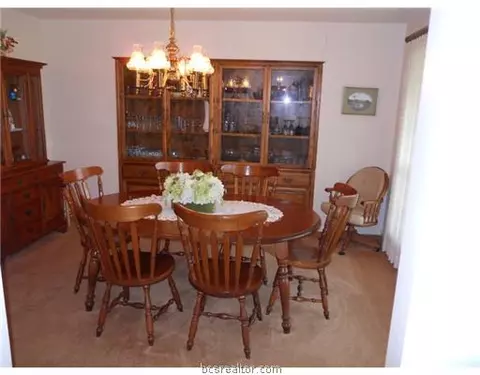 4374 Cliff Rd, Bryan, TX 77808 photo 4