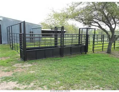 4374 Cliff Rd, Bryan, TX 77808 photo 10