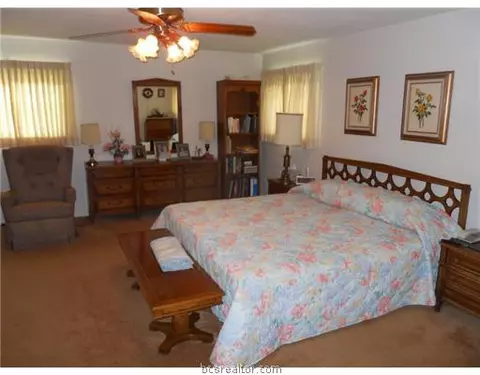 4374 Cliff Rd, Bryan, TX 77808 photo 3