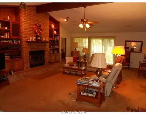 4374 Cliff Rd, Bryan, TX 77808 photo 2
