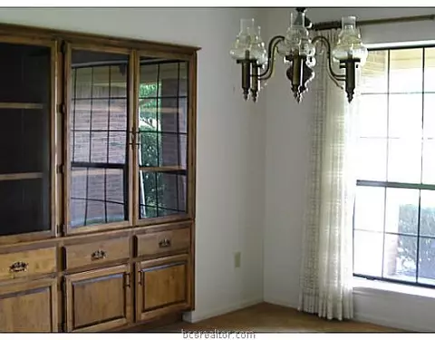 4374 Cliff Rd, Bryan, TX 77808 photo 13