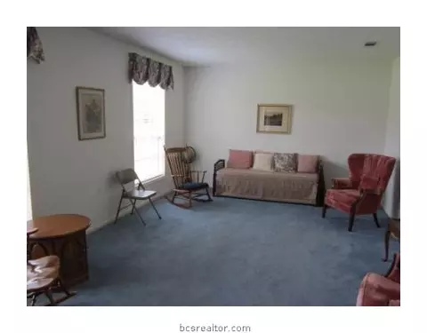 2501 Willow Bend Dr, Bryan, TX 77802 photo 2
