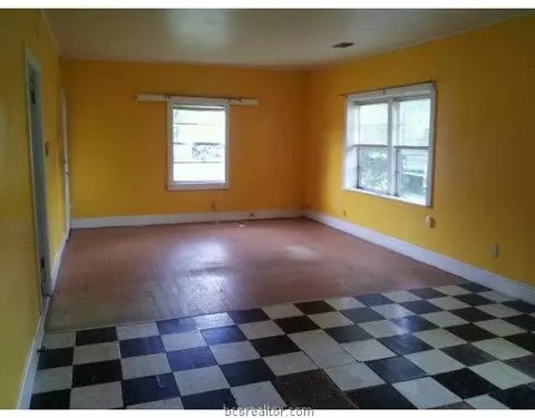 405 E Logan, Calvert, TX 77837 photo 4