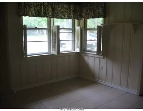 1615 Oakview St, Bryan, TX 77802 photo 4
