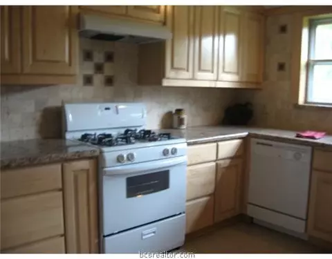 1615 Oakview St, Bryan, TX 77802 photo 2