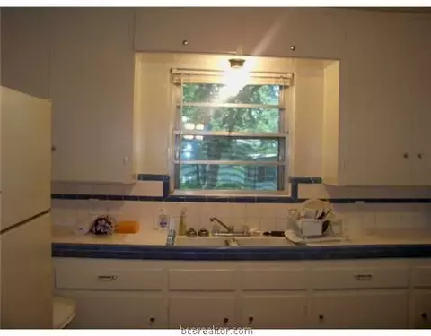 208 Tee, Bryan, TX 77801 photo 5