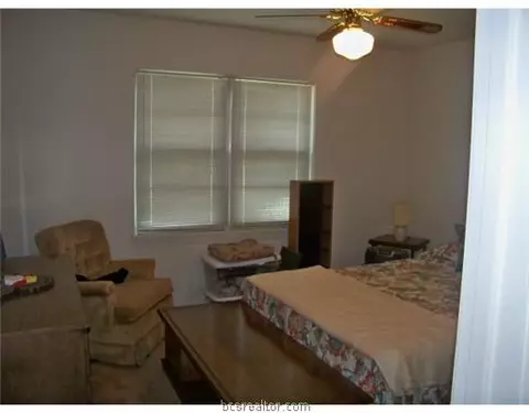 208 Tee, Bryan, TX 77801 photo 6