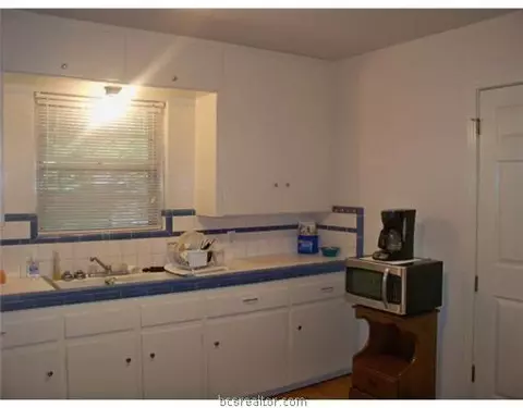 208 Tee, Bryan, TX 77801 photo 3