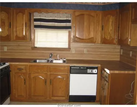 1301 Esther, Bryan, TX 77802 photo 3