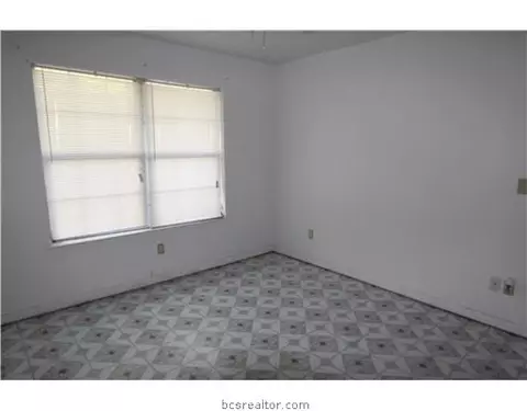 300-302 Mesa, Bryan, TX 77802 photo 3
