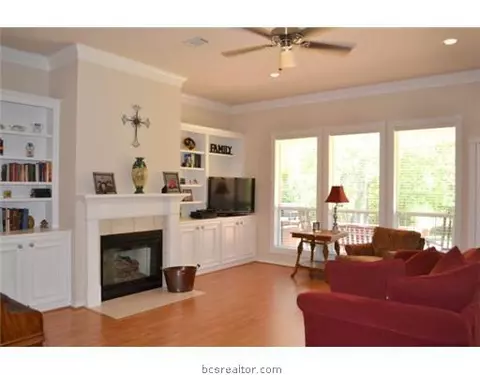 6206 Cromwell, Bryan, TX 77802 photo 2