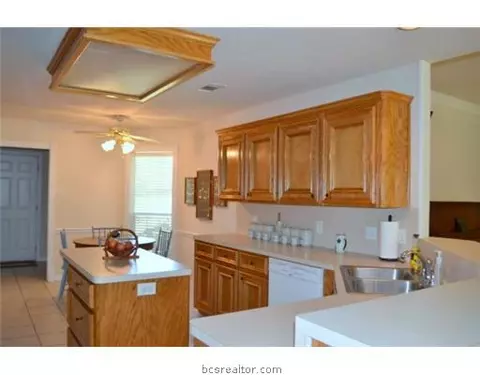 6206 Cromwell, Bryan, TX 77802 photo 4