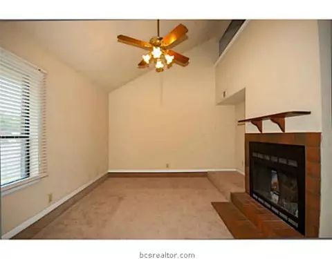 901 Navidad St, Bryan, TX 77801 photo 2
