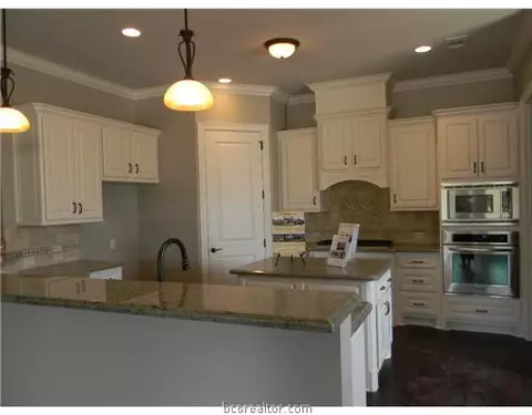 3113 Diamondleaf, Bryan, TX 77807 photo 3
