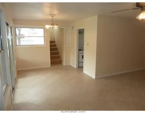 401 Gilbert St, Bryan, TX 77801 photo 4