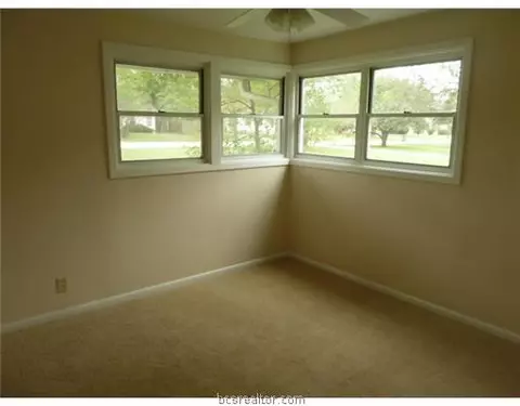 401 Gilbert St, Bryan, TX 77801 photo 10
