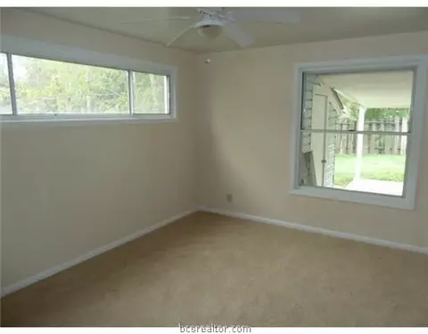 401 Gilbert St, Bryan, TX 77801 photo 7