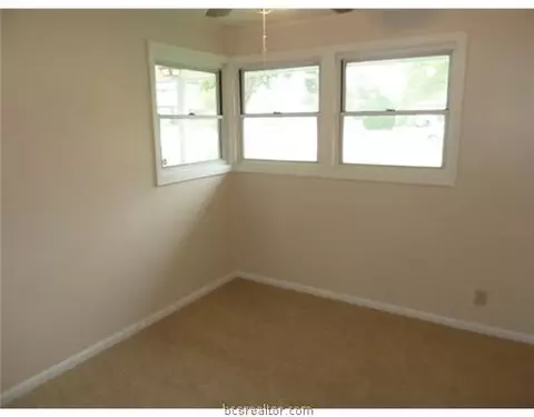 401 Gilbert St, Bryan, TX 77801 photo 6