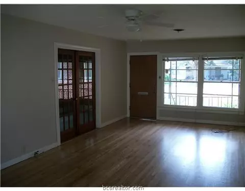 1104 Ettle St, Bryan, TX 77803 photo 2