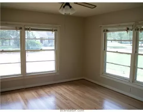 1104 Ettle St, Bryan, TX 77803 photo 4