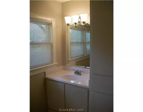 1104 Ettle St, Bryan, TX 77803 photo 5