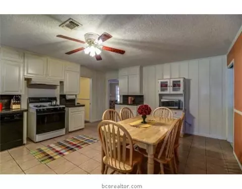 601 Esther, Bryan, TX 77802 photo 2