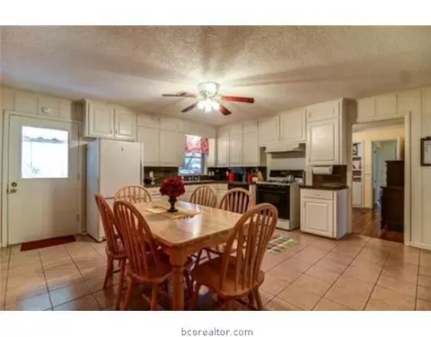 601 Esther, Bryan, TX 77802 photo 3