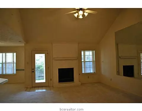 3805 Chaucer Ct, Bryan, TX 77802 photo 5