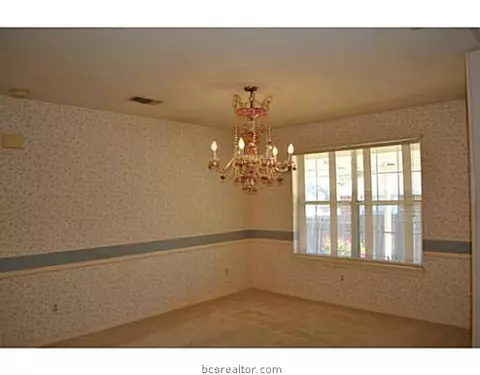 3805 Chaucer Ct, Bryan, TX 77802 photo 6