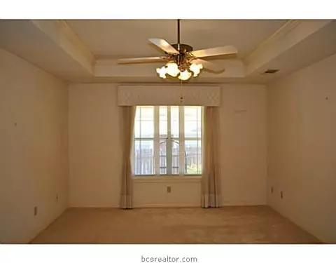 3805 Chaucer Ct, Bryan, TX 77802 photo 8