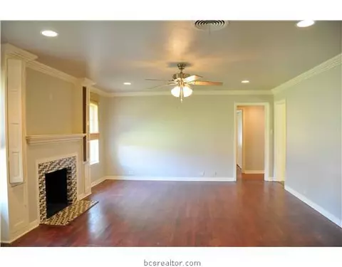 311 Brookside Dr, Bryan, TX 77801 photo 4