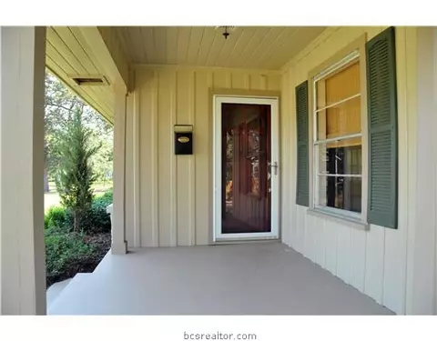 311 Brookside Dr, Bryan, TX 77801 photo 3