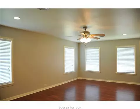 311 Brookside Dr, Bryan, TX 77801 photo 6