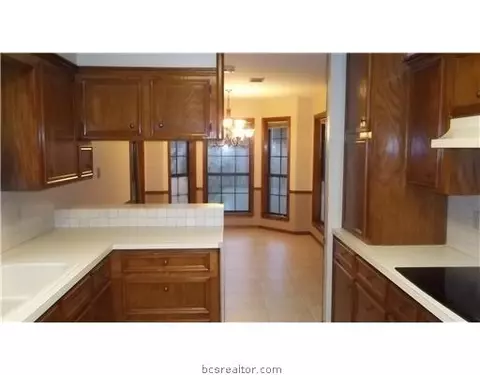 5604 Middlebury Dr, Bryan, TX 77802 photo 2
