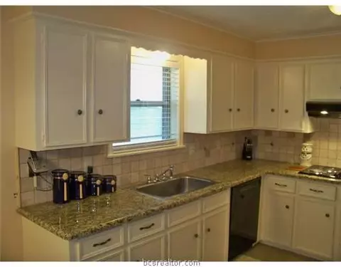 3701 Holly Dr, Bryan, TX 77802 photo 3