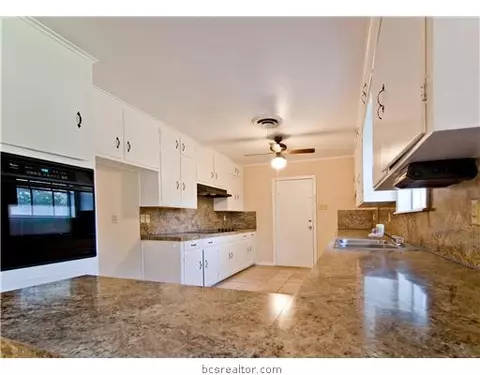 1109 Esther Blvd, Bryan, TX 77802 photo 5