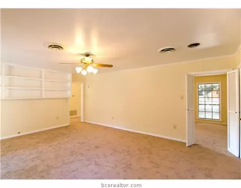 1109 Esther Blvd, Bryan, TX 77802 photo 9