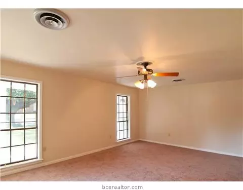 1109 Esther Blvd, Bryan, TX 77802 photo 4