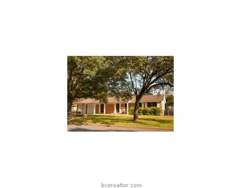 1109 Esther Blvd, Bryan, TX 77802 photo 2