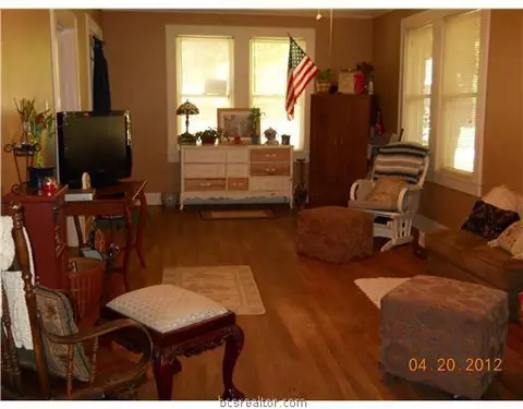 1110 E 25th St, Bryan, TX 77803 photo 2
