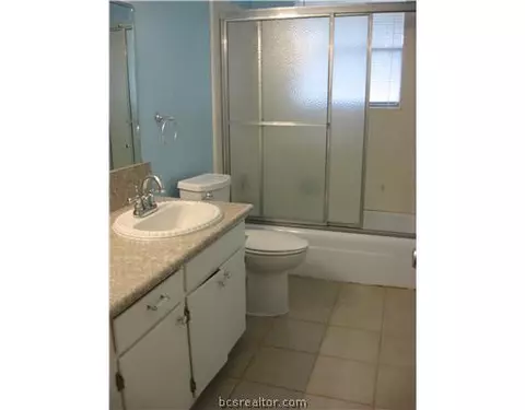 4002 Stillmeadow Dr, Bryan, TX 77802 photo 5