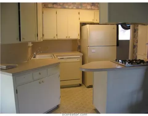 4002 Stillmeadow Dr, Bryan, TX 77802 photo 3