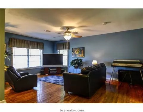 313 Laurel St, Bryan, TX 77801 photo 2